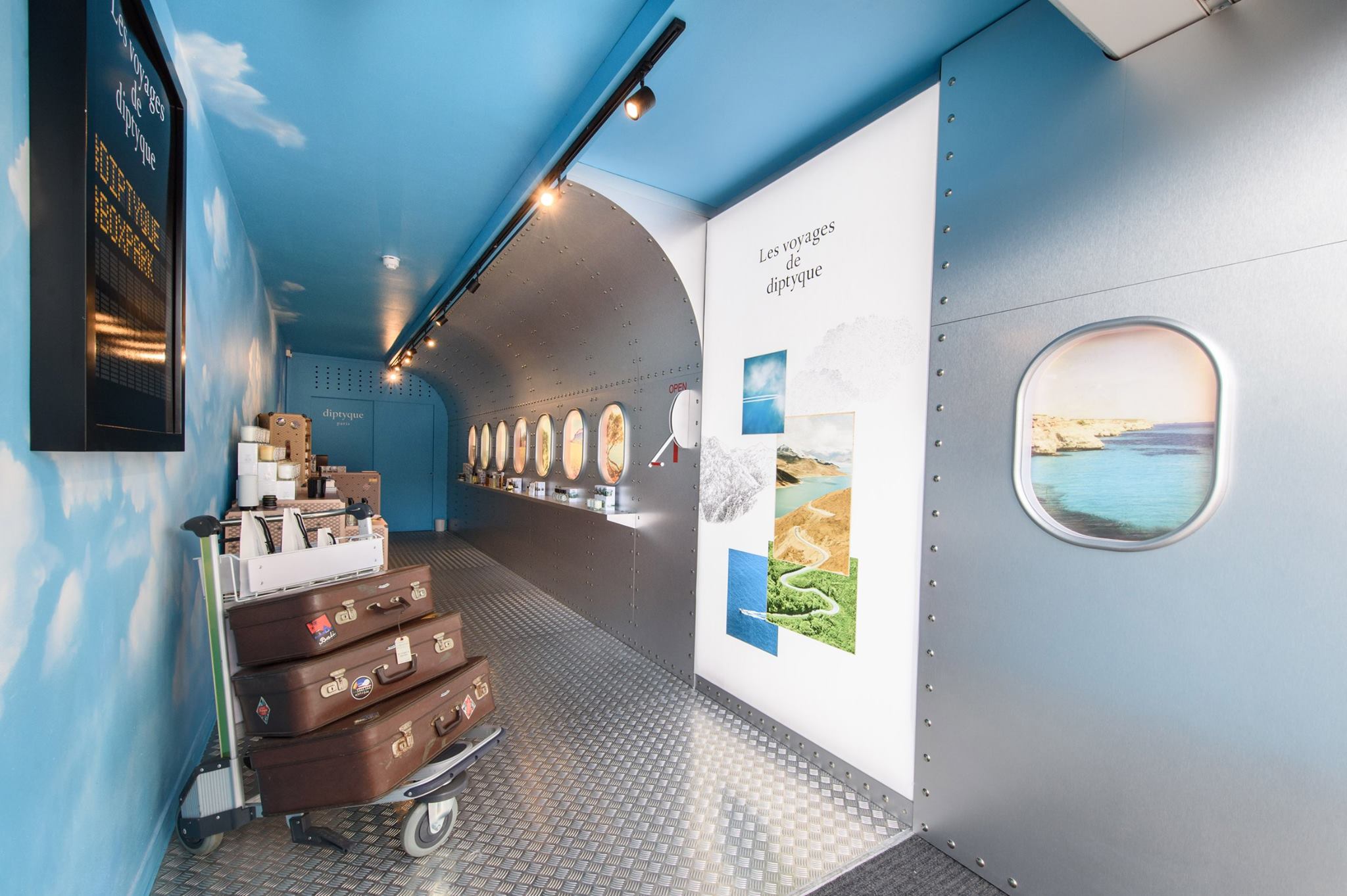 Diptyque aircraft cabin pop-up installation